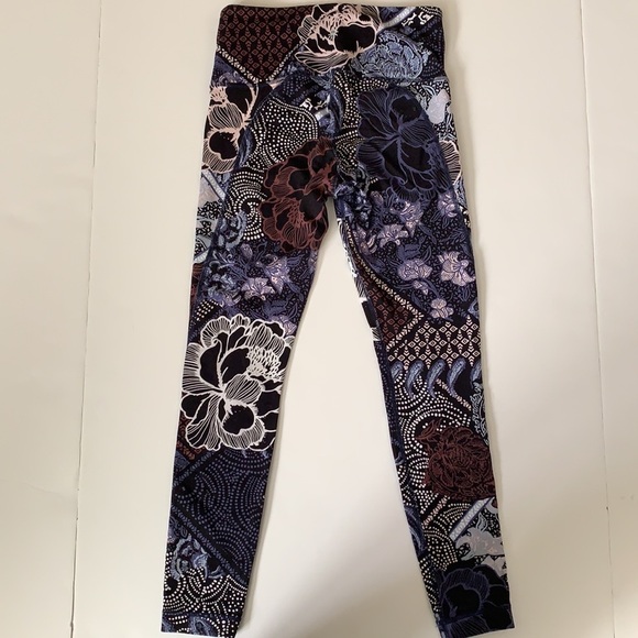Athleta Patchwork Salutation 7/8 Leggings … - Picture 4 of 8